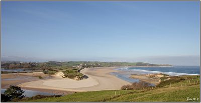 Playa y ría de Oyambre, parque natural en la costa occidental